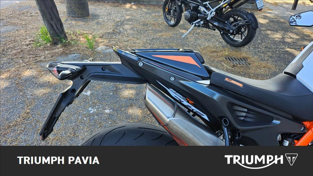KTM 890 Duke R