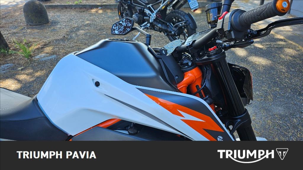 KTM 890 Duke R