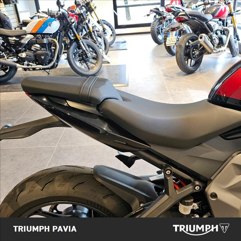 TRIUMPH Daytona 660 Abs