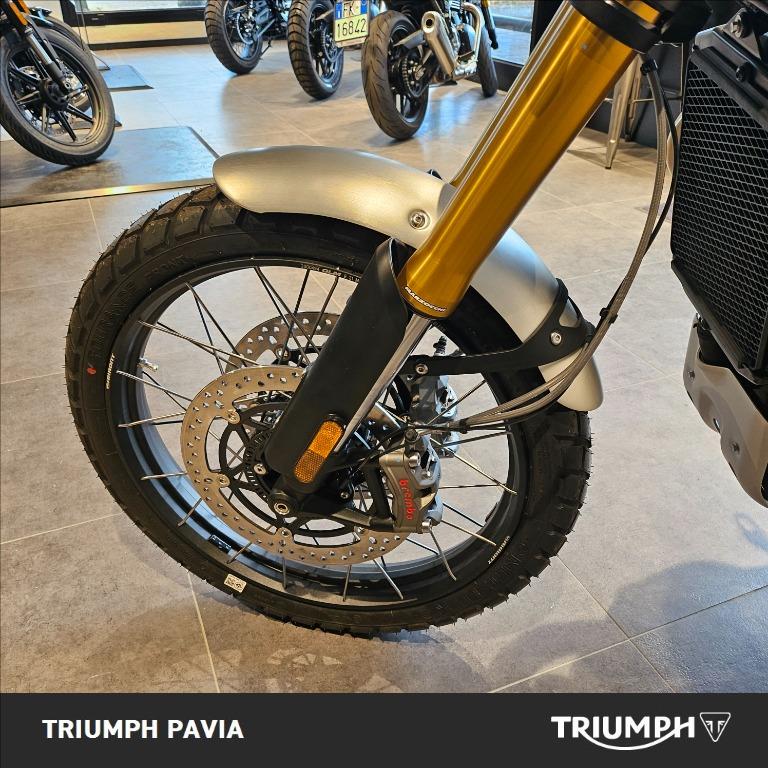 TRIUMPH Scrambler 1200 XE Baja Orange/Phantom Black Abs