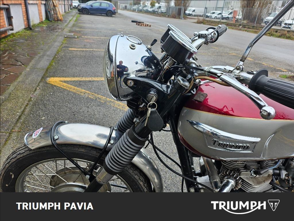 TRIUMPH Seleziona Seleziona