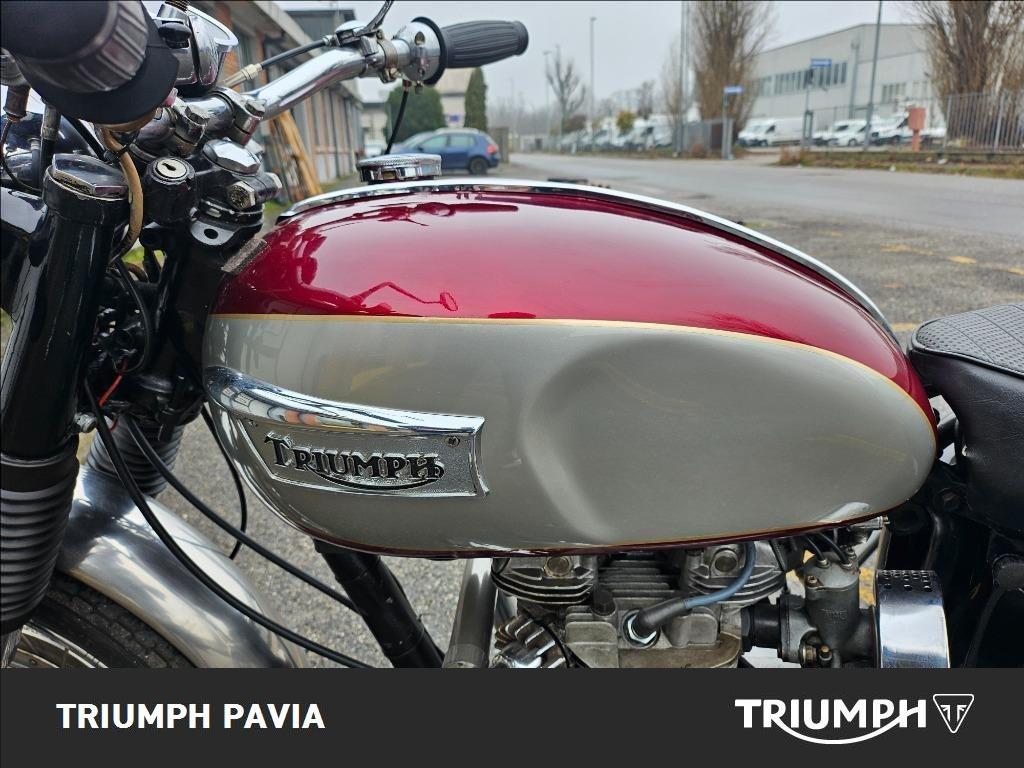 TRIUMPH Seleziona Seleziona