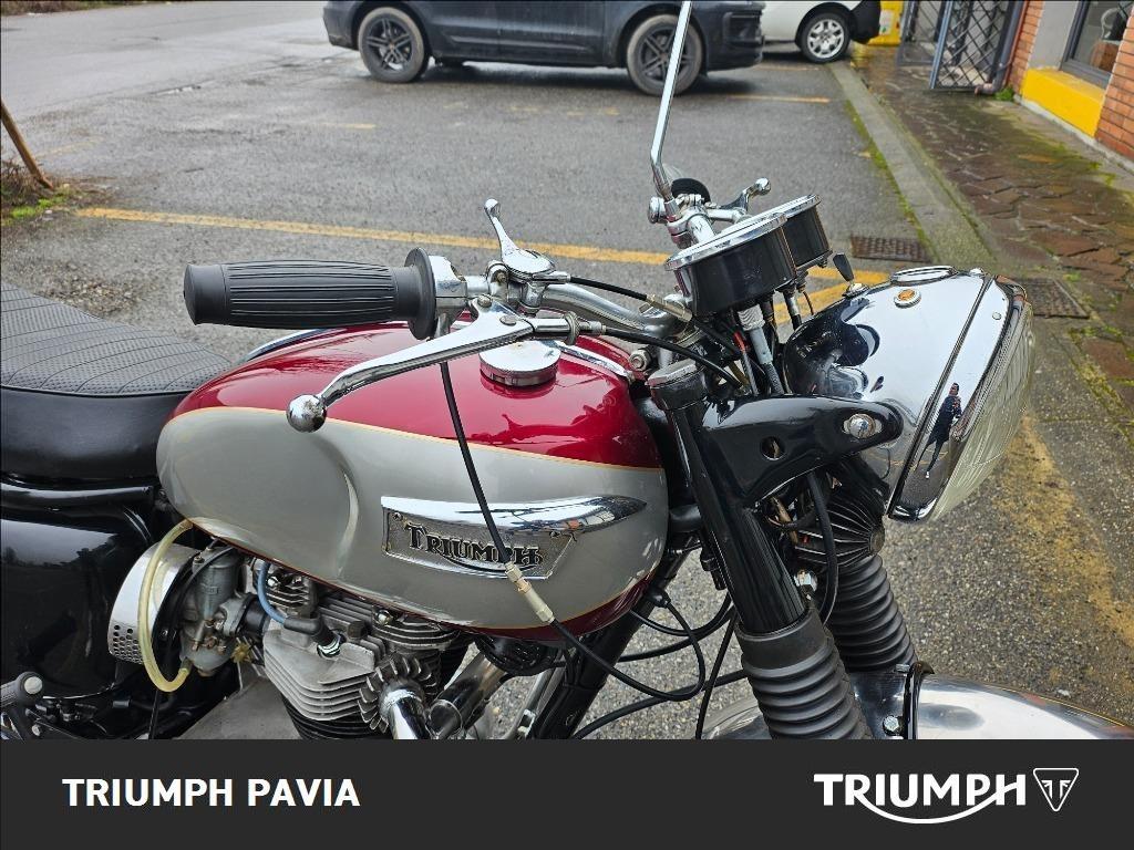 TRIUMPH Seleziona Seleziona