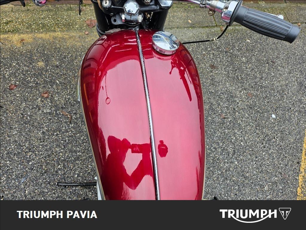 TRIUMPH Seleziona Seleziona