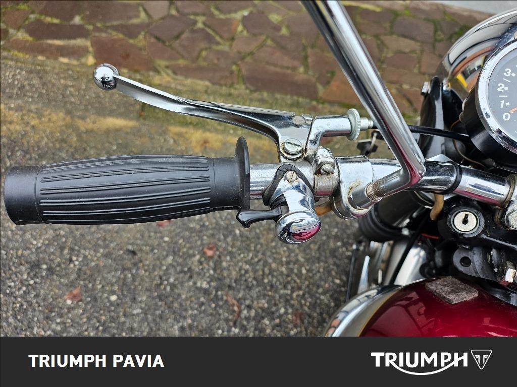 TRIUMPH Seleziona Seleziona