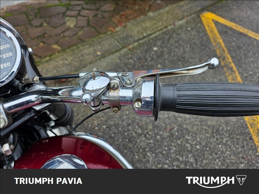 TRIUMPH Seleziona Seleziona