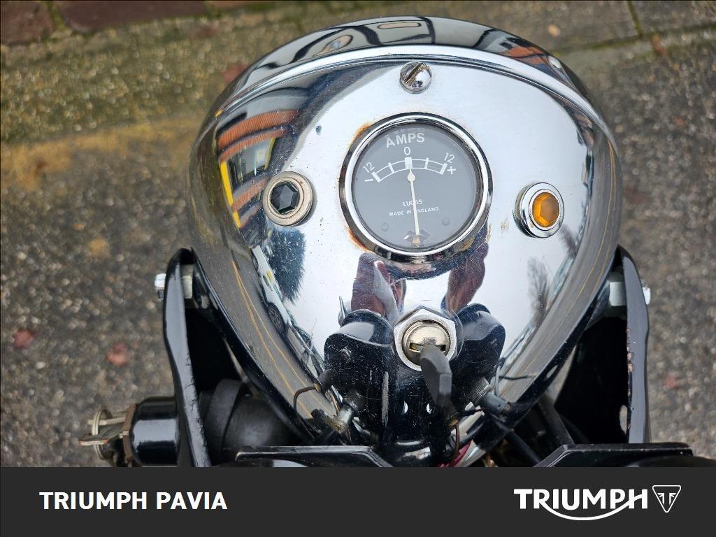 TRIUMPH Seleziona Seleziona