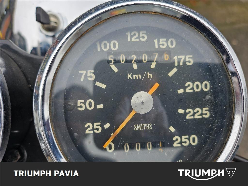 TRIUMPH Seleziona Seleziona