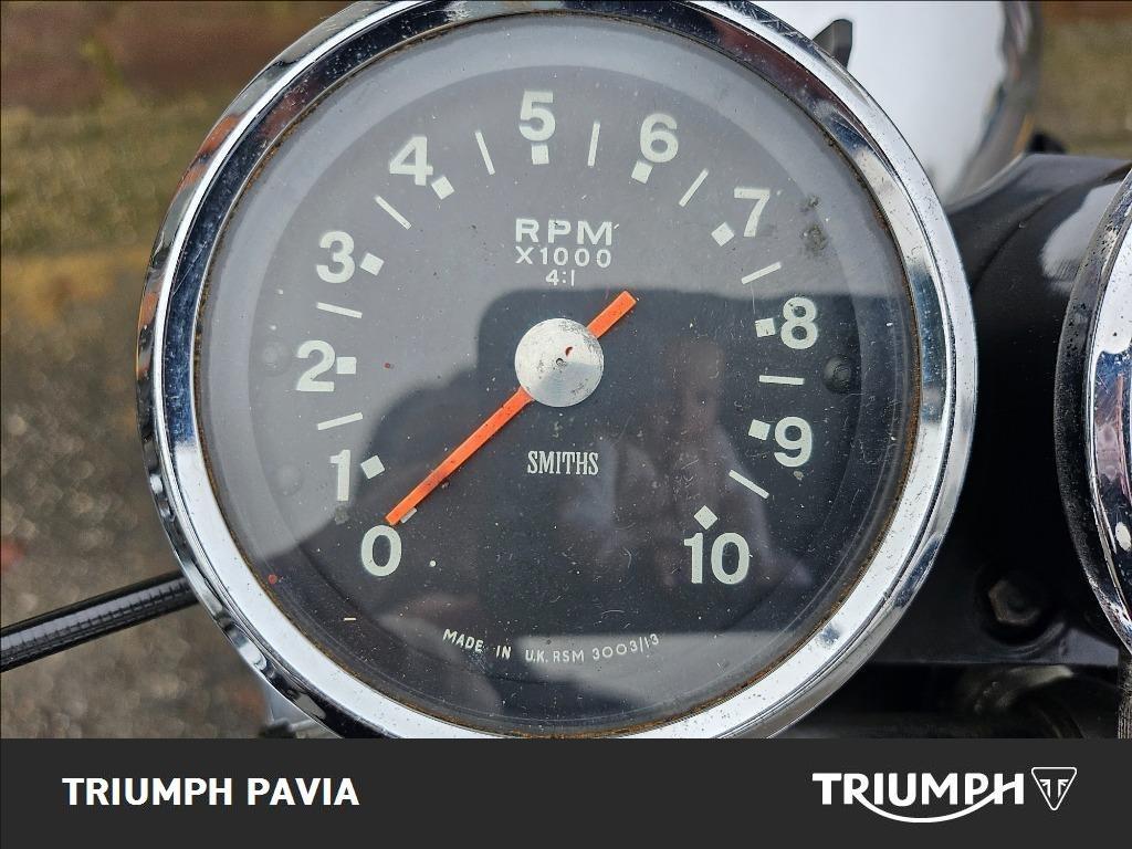 TRIUMPH Seleziona Seleziona