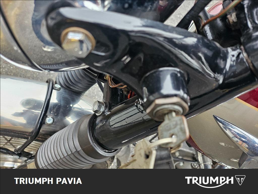 TRIUMPH Seleziona Seleziona