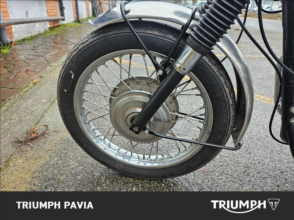 TRIUMPH Seleziona Seleziona