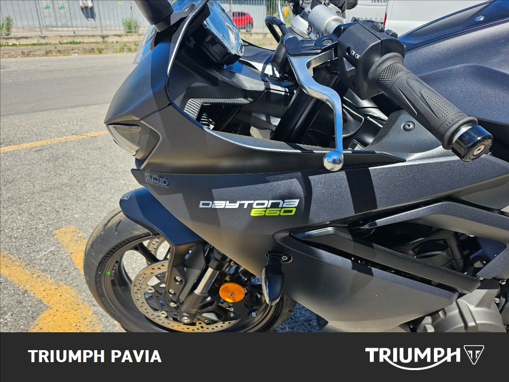 TRIUMPH Daytona 660 Abs