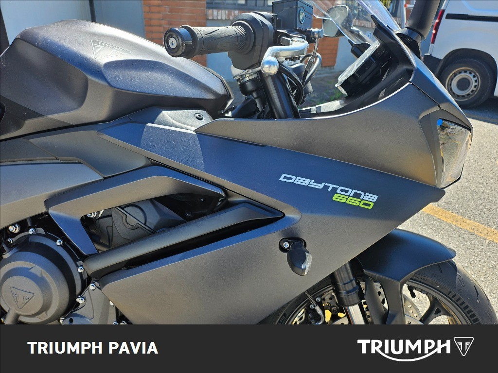 TRIUMPH Daytona 660 Abs